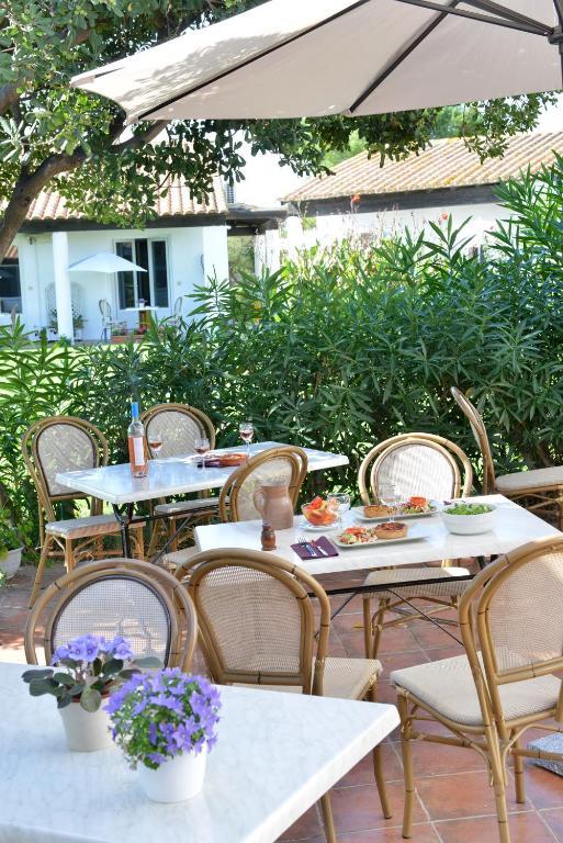 Mas De La Grenouillere Hotel Et Centre Equestre En Pleine Nature Saintes-Maries-de-la-Mer Exterior photo