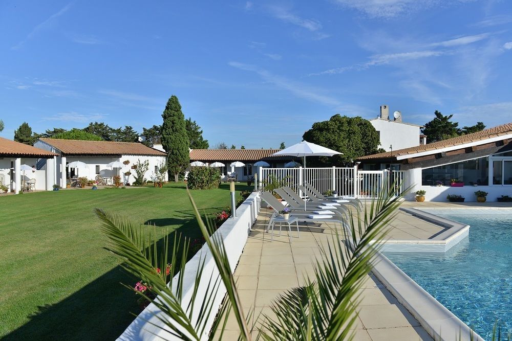 Mas De La Grenouillere Hotel Et Centre Equestre En Pleine Nature Saintes-Maries-de-la-Mer Exterior photo