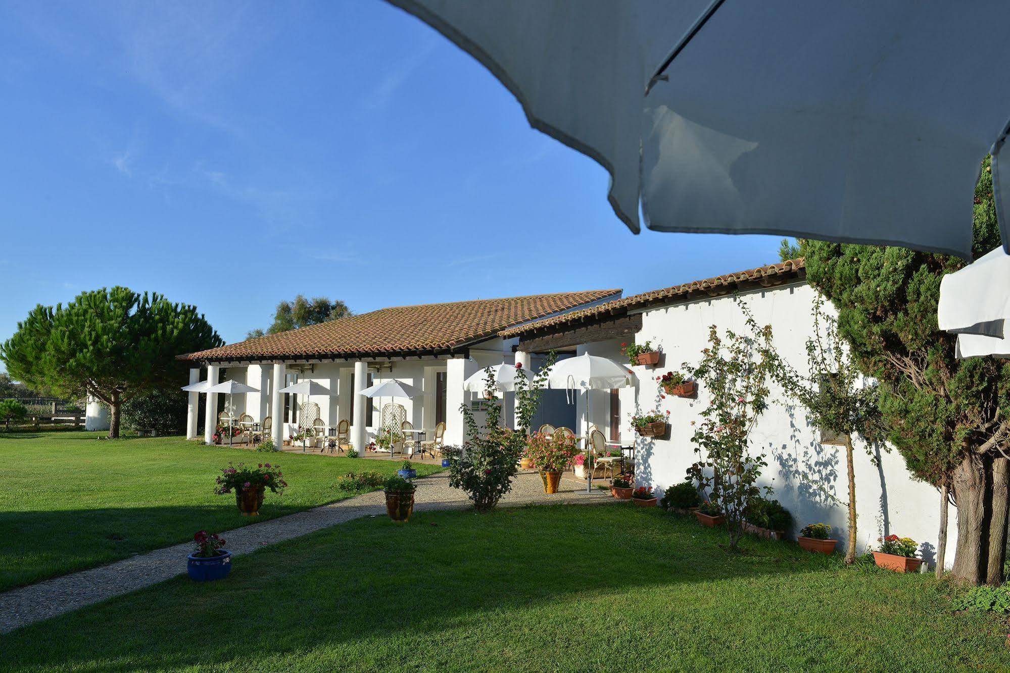 Mas De La Grenouillere Hotel Et Centre Equestre En Pleine Nature Saintes-Maries-de-la-Mer Exterior photo